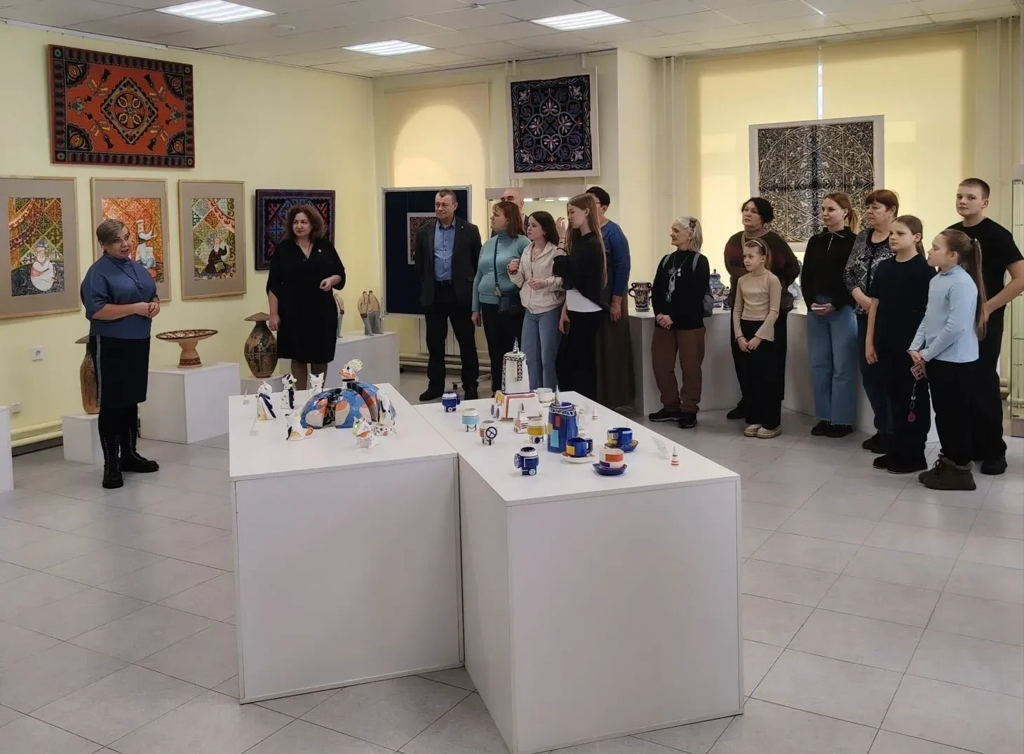 В культурно-просветительском центре «Казачинский» начала работу выставка «И мастерство, и вдохновение».